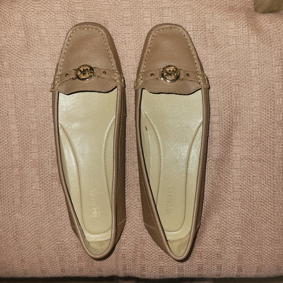 Michael Kors MK Tan Leather Slip On Loafers - Picture 5 of 6